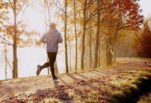Учени: Бързото ходене е по-здравословно от бягането