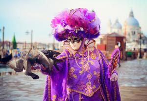 Как да посетим изгодно Карнавала във Венеция