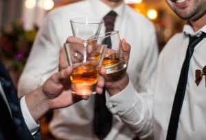 Алкохолът ни прави екстровертни