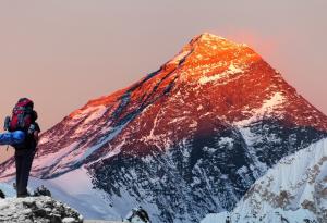Шерпът Ками Рита изкачи Еверест за 24-и път