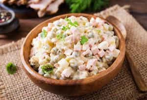 Какво съдържат готовите салати?