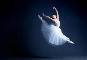 Заради дъщеря си баща отиде на урок по балет