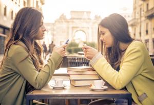 Как и защо ставаме роби на социалните мрежи