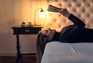 Романите, които ще ви държат будни цяла нощ