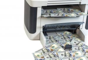 Фалшификатор връща принтер, забравя вътре отпечатаните пари