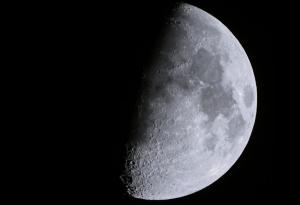 През 2024 г. за първи път на Луната ще стъпи жена