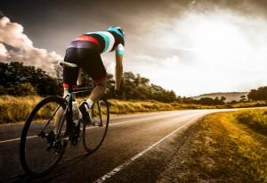 Бактерия превръща добрите колоездачи в елитни