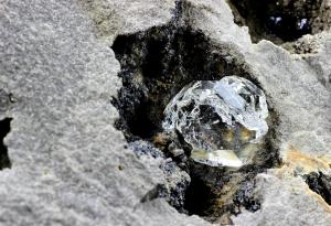 Пастор откри 706-каратов диамант в Сиера Леоне