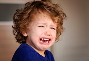 За родители: как да се справите с емоционалните пристъпи на детето