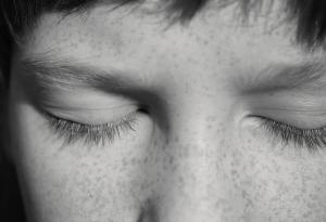 Притча: Защо хората имат две очи