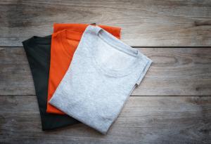 Този начин за сгъване на тениски ще промени живота ви