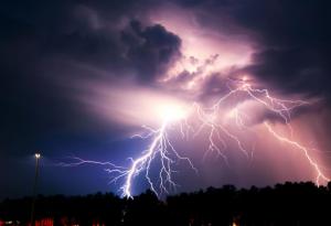 Факти и митове за светкавиците