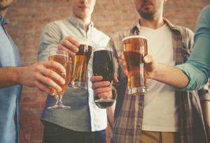 За колко бири стига заплатата в различни европейски страни