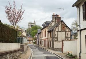 Село в Нормандия се сдоби с първия в света път от соларни панели