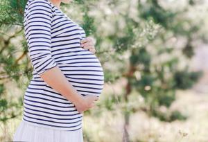 Опасни ли са летните жеги за бременните жени?