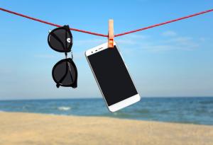 Как да спасим телефона си при намокряне с вода