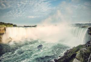 Днес Ниагара замръзна, но преди около 170 години спря да тече