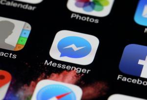 Приложението на Facebook за iOS активира камерата на телефона ви, без да ви пита