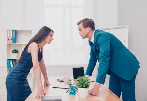 Виц: Много си смотан!