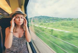 Защо ни прилошава, докато пътуваме