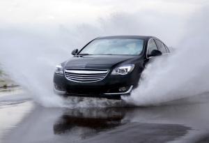 Как да избегнем аквапланинга по време на път