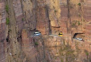 14 от най-опасните пътища по света ще ви оставят без дъх