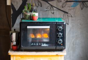 Разтопен шоколад дава идеята за микровълновата фурна