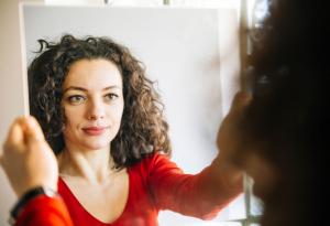 Упражнението с огледалото или как да се обичаме такива, каквито сме