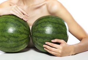 Защо човешките гърди са толкова големи?