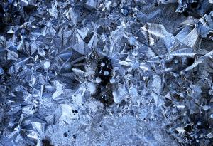 За първи път учените измериха мистериозната сила, която подрежда кристалите