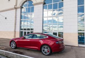 Tesla откри първата част от "гига завода" си в Невада