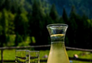 По-силен ли е алкохолът, когато сме на високо?