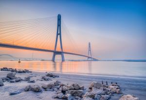 Видео: Най-високият мост в света