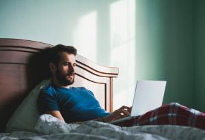 Виц: Причини за покупка на лаптоп 