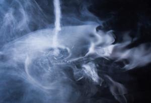 Вижте какво става, когато пуснете горещ въглен в течен кислород