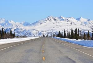 Стара магистрала през северна Аляска, дълга 2400 км