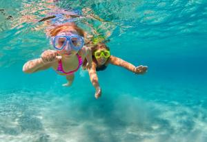 За 10 минути в морето бактерии колонизират тялото 