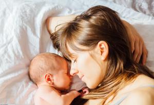 Светът би бил по-добър, ако майките не се отделяха от децата през първата година