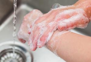 Инфекциите, които могат да се разпространят, когато не си измивате ръцете след тоалетна
