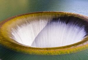 6 невероятни дупки в земните недра