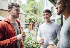 Чуждият език наистина става по-лесен след едно-две питиета