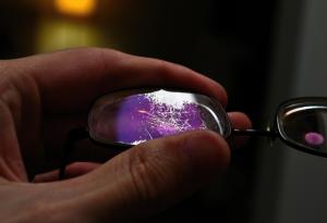 Как можем да спасим издрасканите очила?