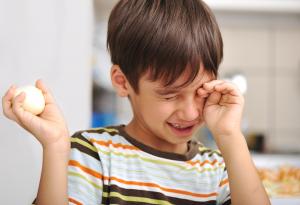 Ето каква е истинската причина, поради която лукът ви кара да плачете