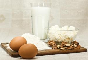 US-експерти: Давайте отрано на детето яйца, орехи, риба