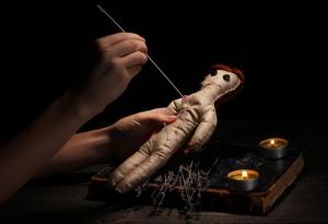 За ползите от вуду-кукла на несправедливия шеф