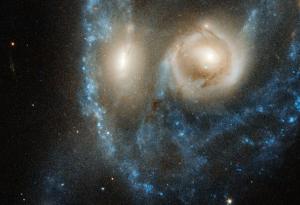 „Хъбъл“ засне гигантско зловещо лице, наблюдаващо ни от Космоса