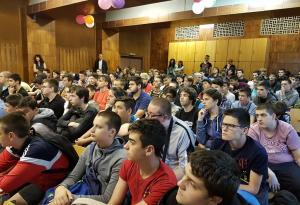 Schneider Electric подкрепя ученици по електроника