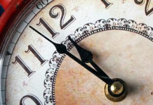 Защо часовниците с махала се синхронизират?