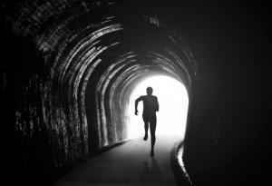 Защо тичаме толкова бавно в сънищата си?