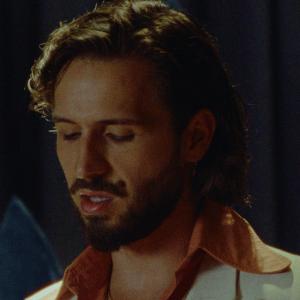 Папи Ханс изпя най-емоционалната си песен – „Ако случайно завали“